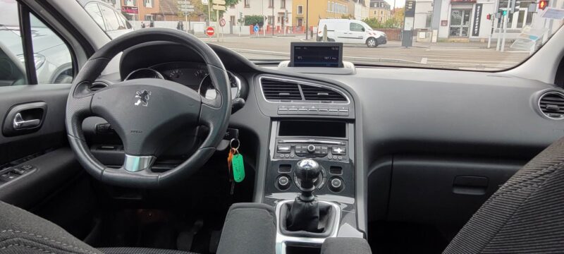 PEUGEOT 5008 1.6 HDi 112cv