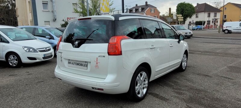 PEUGEOT 5008 1.6 HDi 112cv