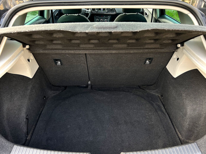 SEAT LEON III 1.6 TDI 105 Cv FULL BLACK / FULL LEDS BLUETOOTH REGULATEUR 5 PORTES - Garantie1an