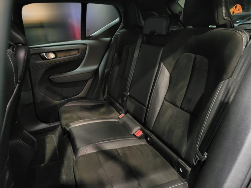 VOLVO XC40 D4 AWD 190CH R-DESIGN APPLE CARPLAY/ANDROID AUTO/CAMERA