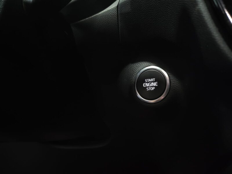 VOLVO XC40 D4 AWD 190CH R-DESIGN APPLE CARPLAY/ANDROID AUTO/CAMERA