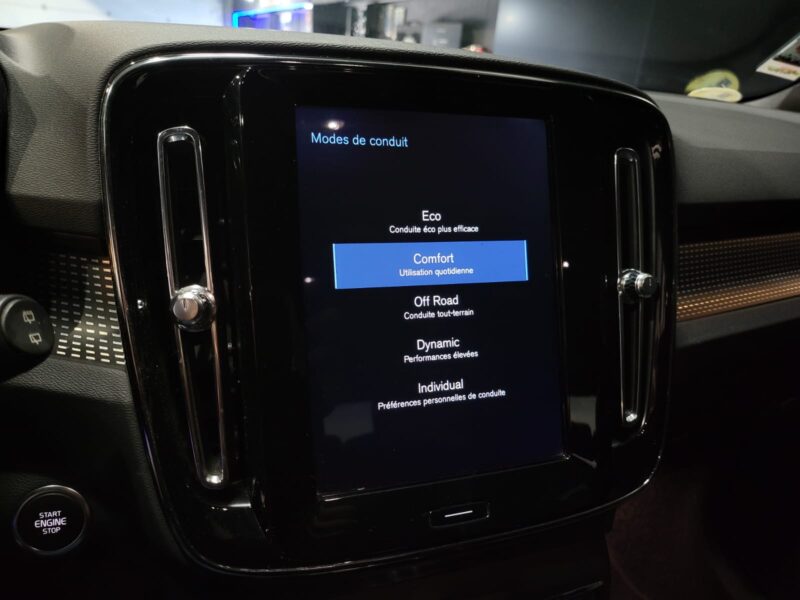 VOLVO XC40 D4 AWD 190CH R-DESIGN APPLE CARPLAY/ANDROID AUTO/CAMERA