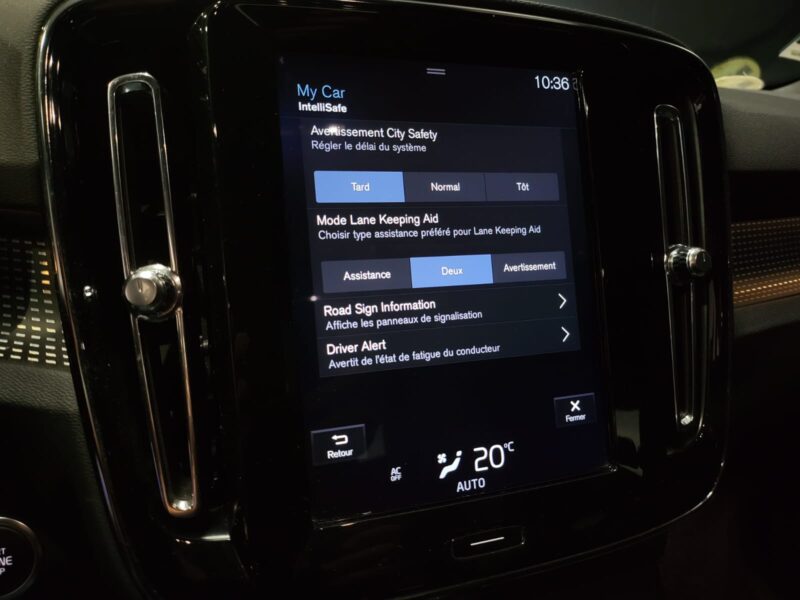 VOLVO XC40 D4 AWD 190CH R-DESIGN APPLE CARPLAY/ANDROID AUTO/CAMERA