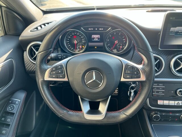 MERCEDES CLASSE A 180 AMG FASCINATION  BVM 2016