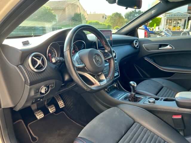 MERCEDES CLASSE A 180 AMG FASCINATION  BVM 2016