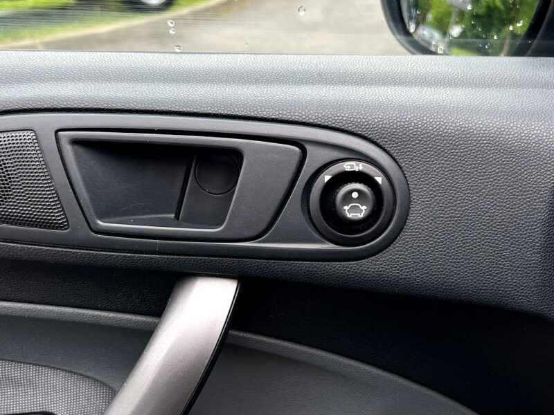 FORD FIESTA 5 V 1.4 TDCI 70 Cv 1ERE MAIN / 45 500 KMS - Garantie1an