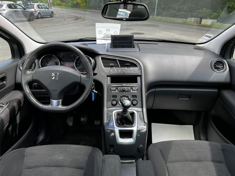 PEUGEOT 5008 2011