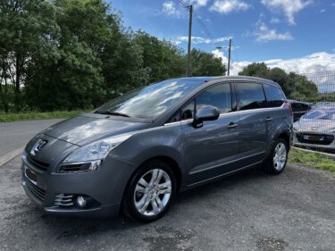 PEUGEOT 5008 2011