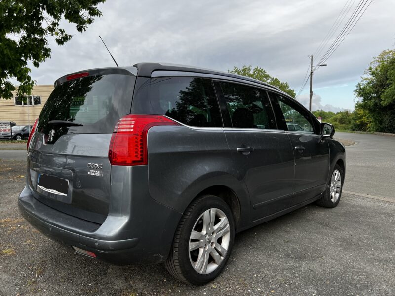 PEUGEOT 5008 2011