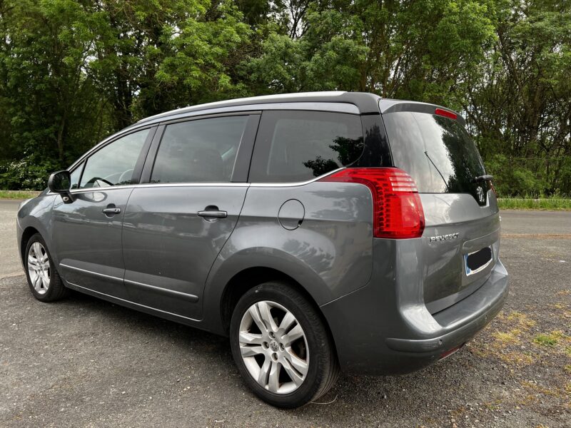 PEUGEOT 5008 2011