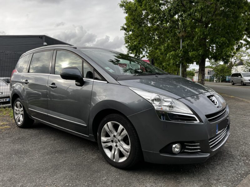 PEUGEOT 5008 2011