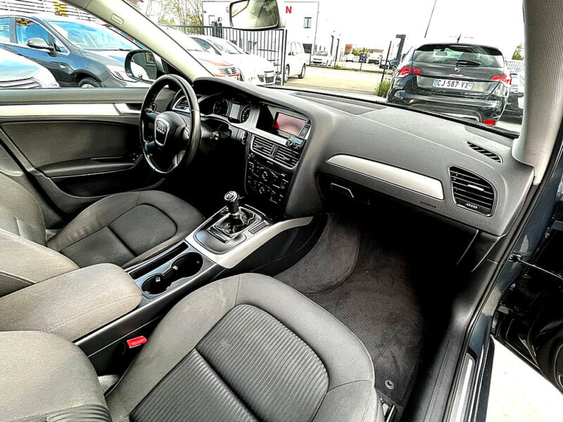 AUDI A4 B8 Avant 2.0 TDI 136 attraction