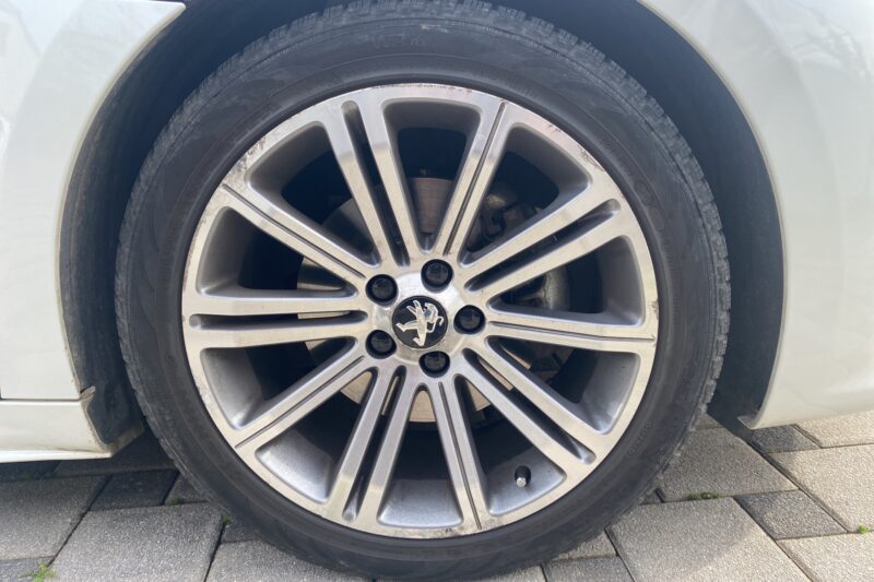 PEUGEOT RCZ blanche nacrée156 ch cuir+ sièges chauffants