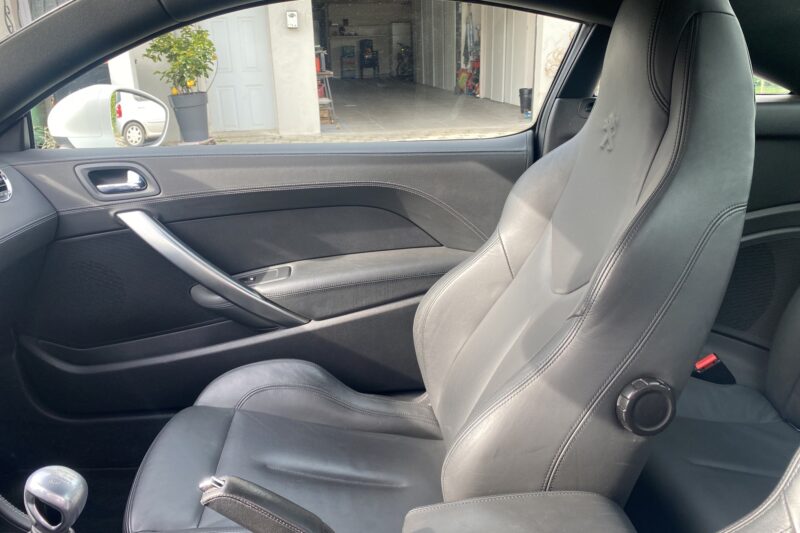 PEUGEOT RCZ blanche nacrée156 ch cuir+ sièges chauffants