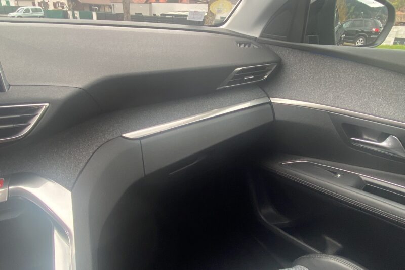 PEUGEOT 3008 2018 ALLURE BlueHDI 130ch