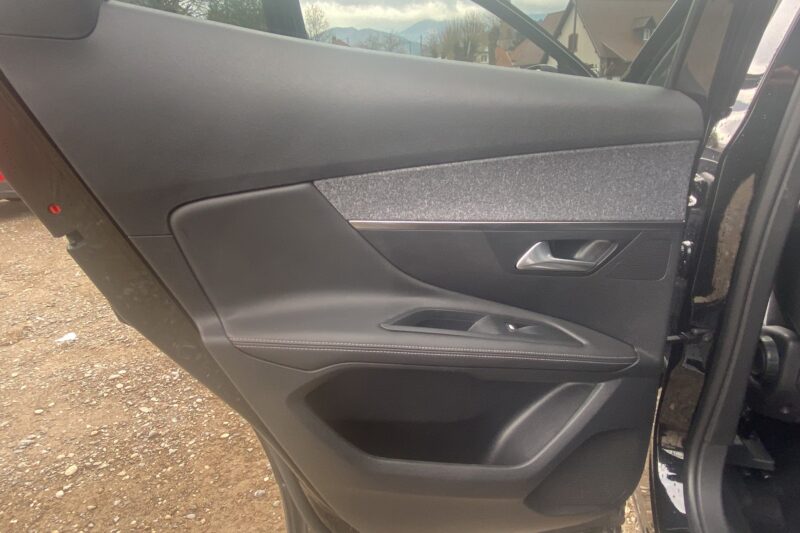 PEUGEOT 3008 2018 ALLURE BlueHDI 130ch