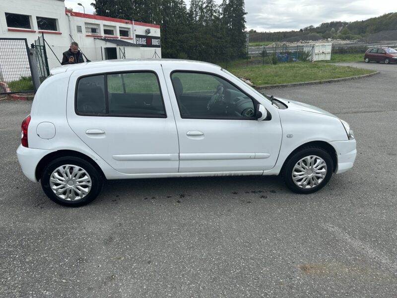 RENAULT CLIO II 2010