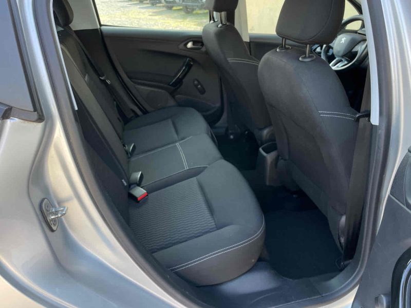 PEUGEOT 208 1.2 PureTech 82 ch Active BVM5
