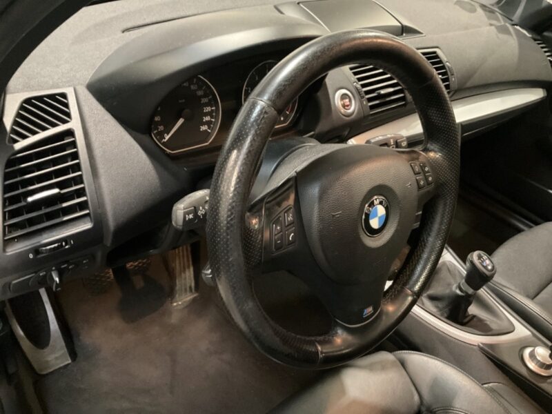 BMW SERIE 1 E87 PHASE 2 LCI 130i 3.0 6 CYLINDRES 265 PACK M SPORT / 5 Pts TOIT OUVRANT - Garantie1an