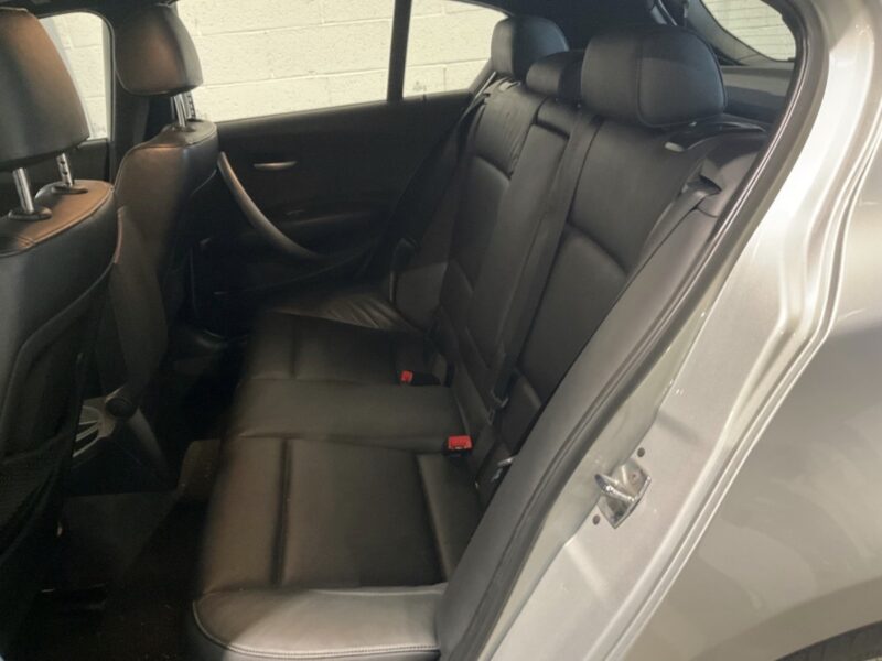 BMW SERIE 1 E87 PHASE 2 LCI 130i 3.0 6 CYLINDRES 265 PACK M SPORT / 5 Pts TOIT OUVRANT - Garantie1an