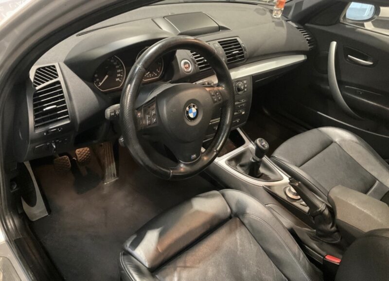 BMW SERIE 1 E87 PHASE 2 LCI 130i 3.0 6 CYLINDRES 265 PACK M SPORT / 5 Pts TOIT OUVRANT - Garantie1an