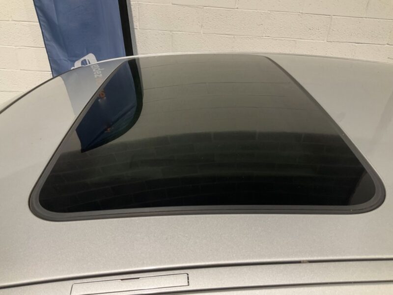 BMW SERIE 1 E87 PHASE 2 LCI 130i 3.0 6 CYLINDRES 265 PACK M SPORT / 5 Pts TOIT OUVRANT - Garantie1an