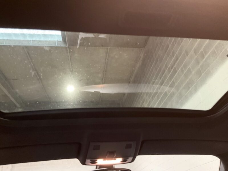 BMW SERIE 1 E87 PHASE 2 LCI 130i 3.0 6 CYLINDRES 265 PACK M SPORT / 5 Pts TOIT OUVRANT - Garantie1an