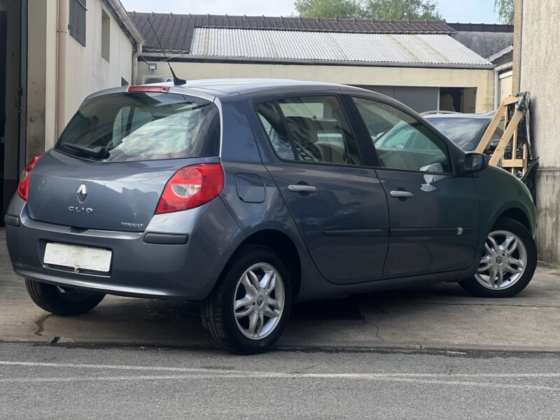 RENAULT CLIO 1.6 PRIVILEGE PAYER EN 4X