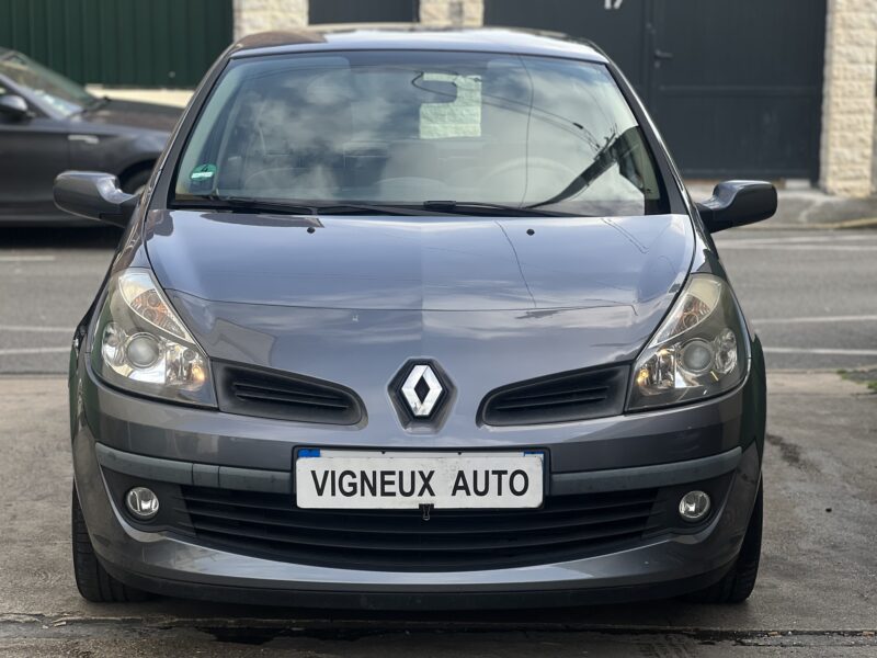 RENAULT CLIO 1.6 PRIVILEGE PAYER EN 4X