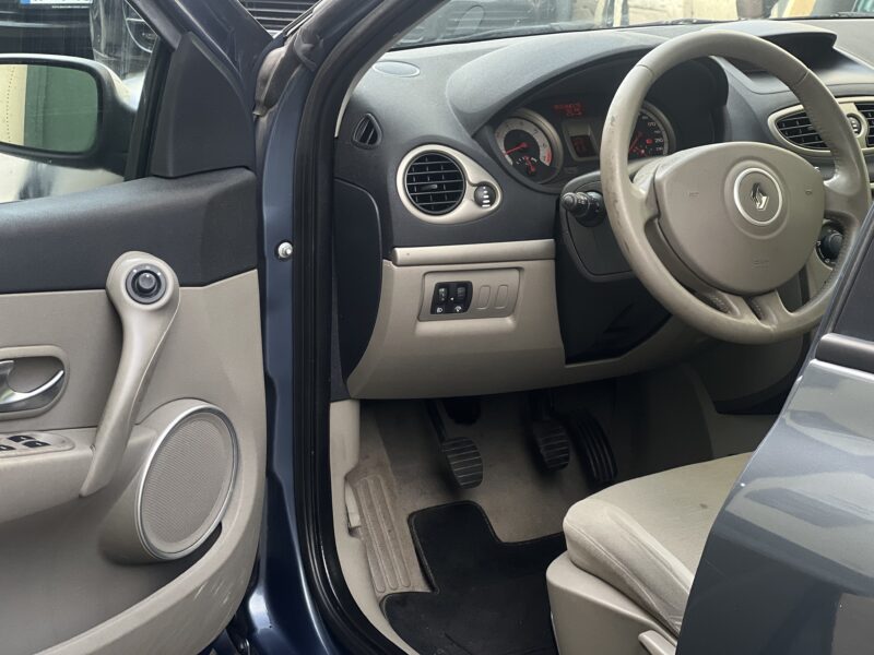 RENAULT CLIO 1.6 PRIVILEGE PAYER EN 4X