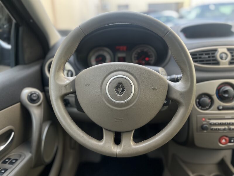 RENAULT CLIO 1.6 PRIVILEGE PAYER EN 4X