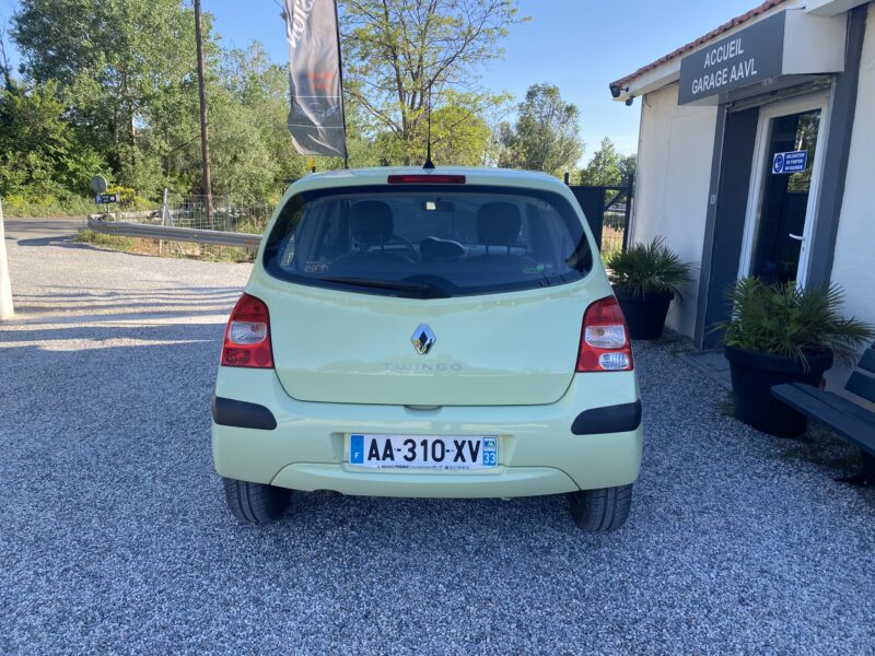 RENAULT TWINGO II 2009