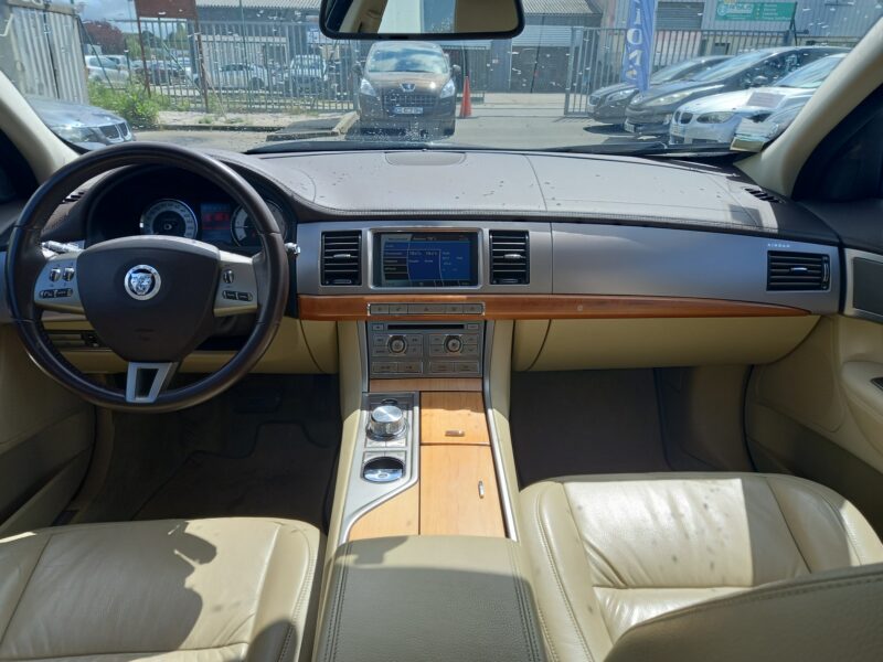 JAGUAR XF I 2010