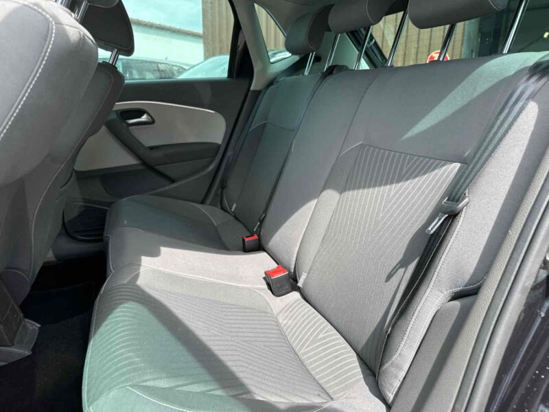 VOLKSWAGEN POLO V 2015