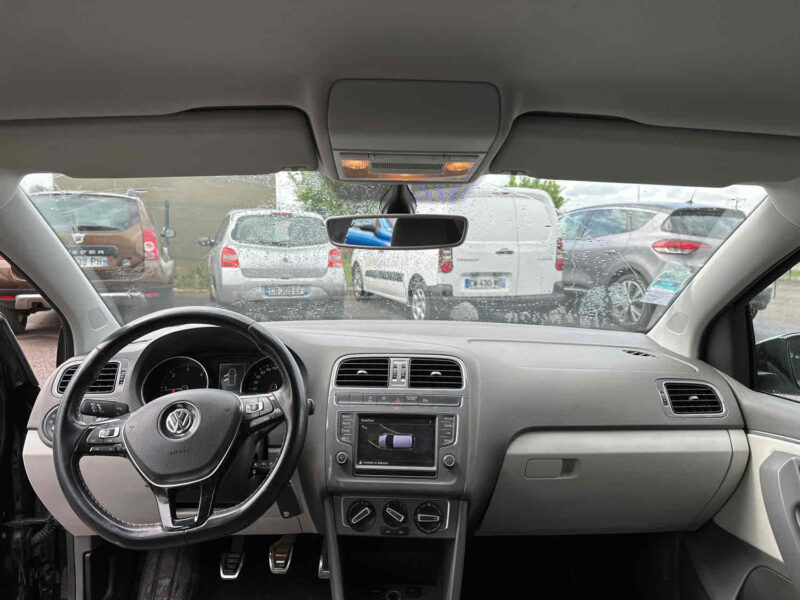 VOLKSWAGEN POLO V 2015