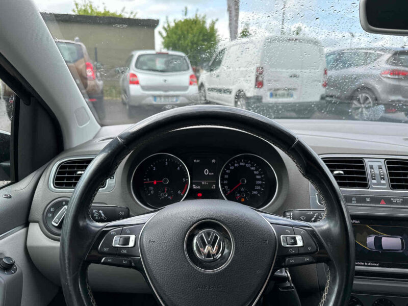 VOLKSWAGEN POLO V 2015
