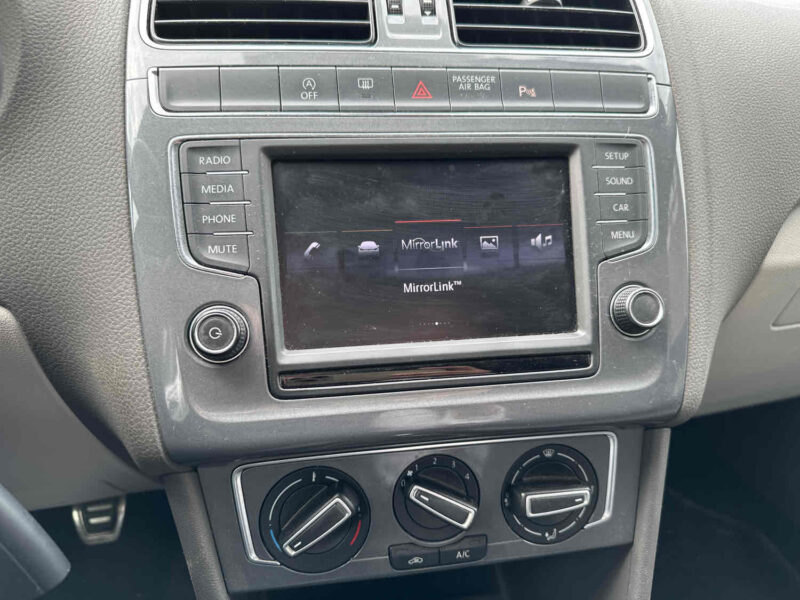 VOLKSWAGEN POLO V 2015