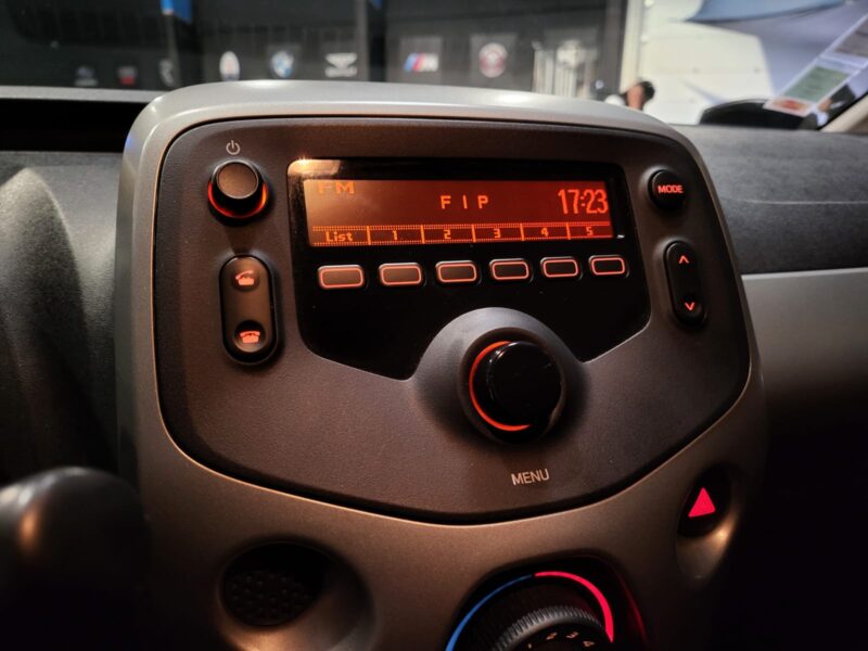 PEUGEOT 108 1.0 VTi 69cv 5 Portes ACTIVE FAIBLE KM