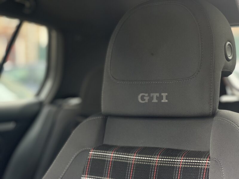 VOLKSWAGEN GOLF V 2.0 TFSI GTI / PAYER EN 4 X