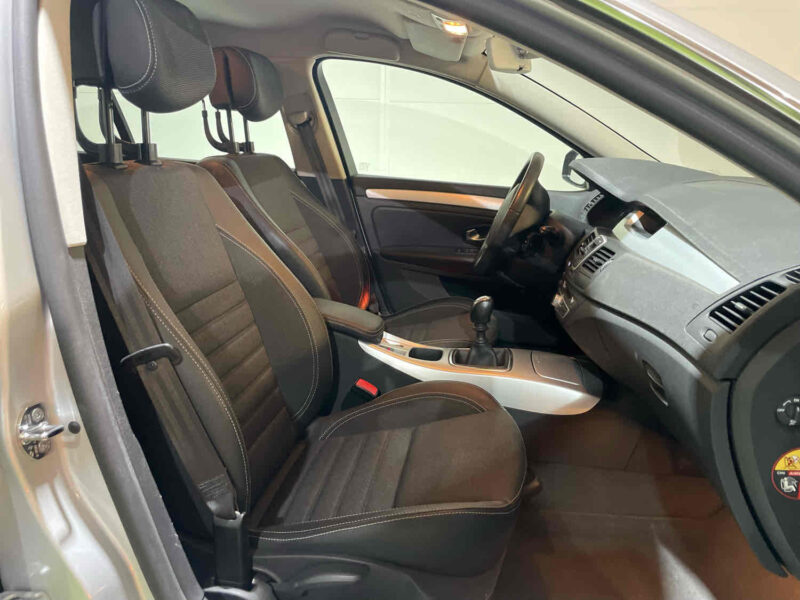 RENAULT LAGUNA III 2009 2.0 140cv