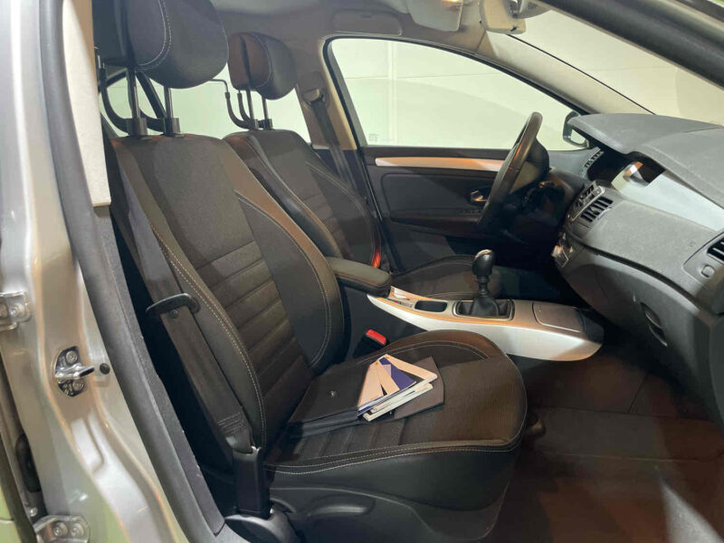 RENAULT LAGUNA III 2009 2.0 140cv