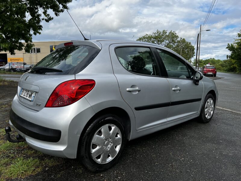 PEUGEOT 207 2009