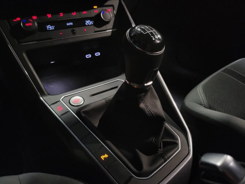 VOLKSWAGEN POLO 1.0 TSI 110cv R-line AppleCarplay , Feu Led , Régulateur / Limiteur