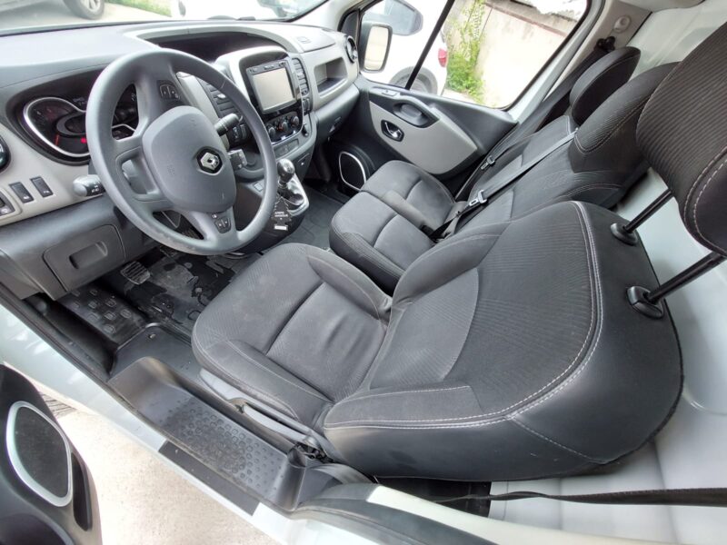 RENAULT TRAFIC III Camionnette 2017