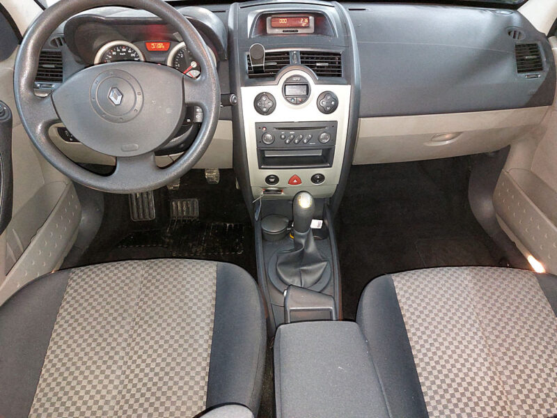 RENAULT MEGANE 1.4 98CV PRIVILEGE 74000 KM