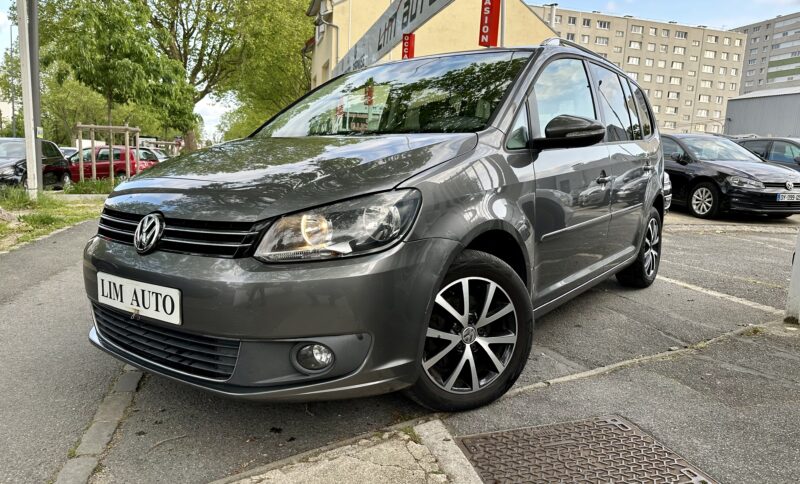 VOLKSWAGEN TOURAN 2012