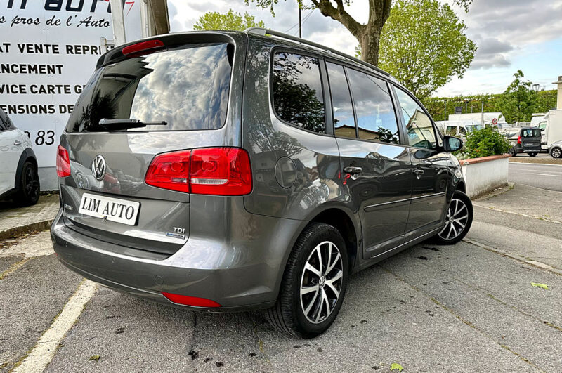 VOLKSWAGEN TOURAN 2012