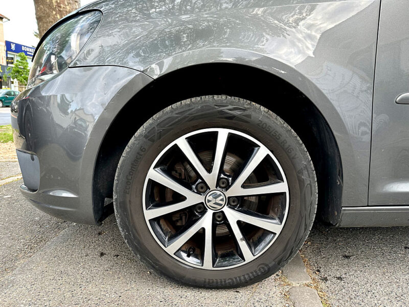 VOLKSWAGEN TOURAN 2012