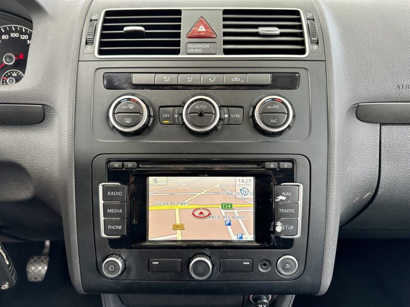 VOLKSWAGEN TOURAN 2012