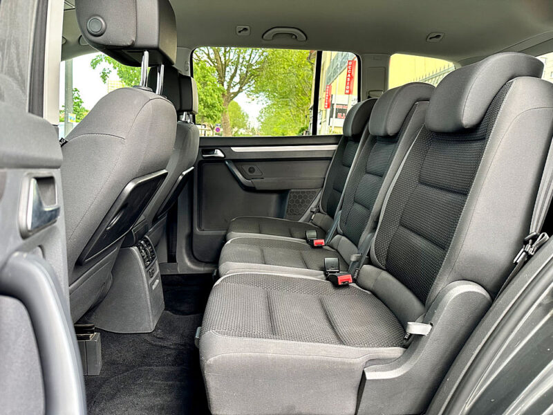 VOLKSWAGEN TOURAN 2012